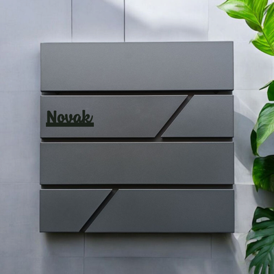 Manjši napis s pisanimi črkami