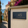 Schild mit Glocke